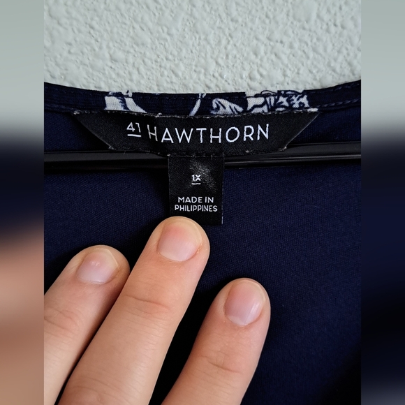 41 Hawthorn Navy Floral Short Flutter Sleeve Dress size 1X V Neck - Picture 6 of 8